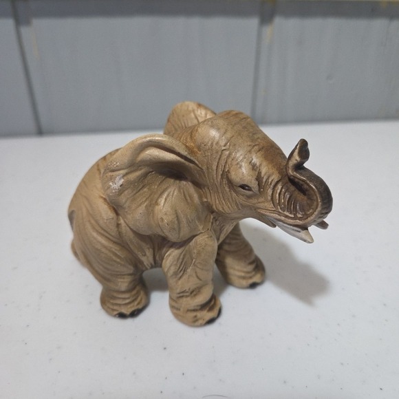 Vintage Porcelain Grey Tan Trunk Up Elephant Salt Shaker Japan Good Luck - Picture 2 of 12